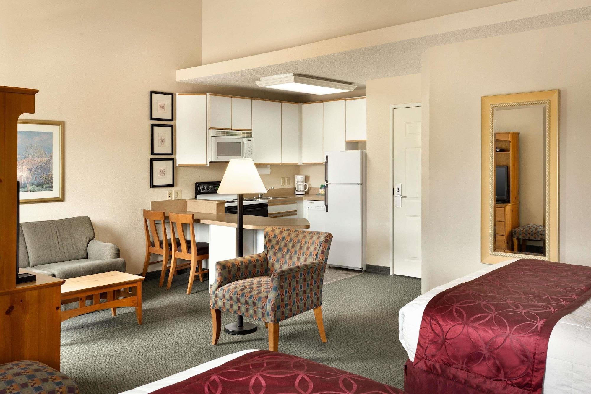Baymont By Wyndham Wichita East Hotel Eksteriør billede