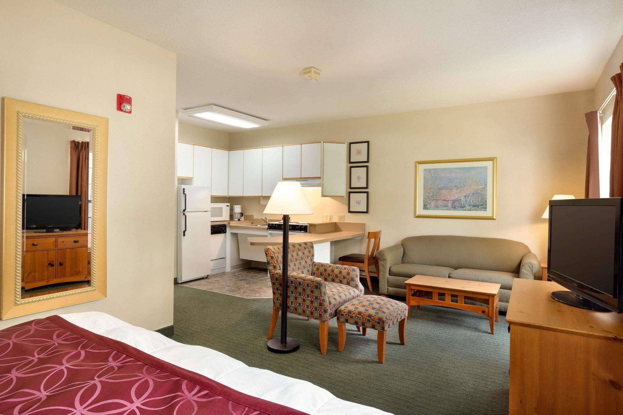 Baymont By Wyndham Wichita East Hotel Eksteriør billede