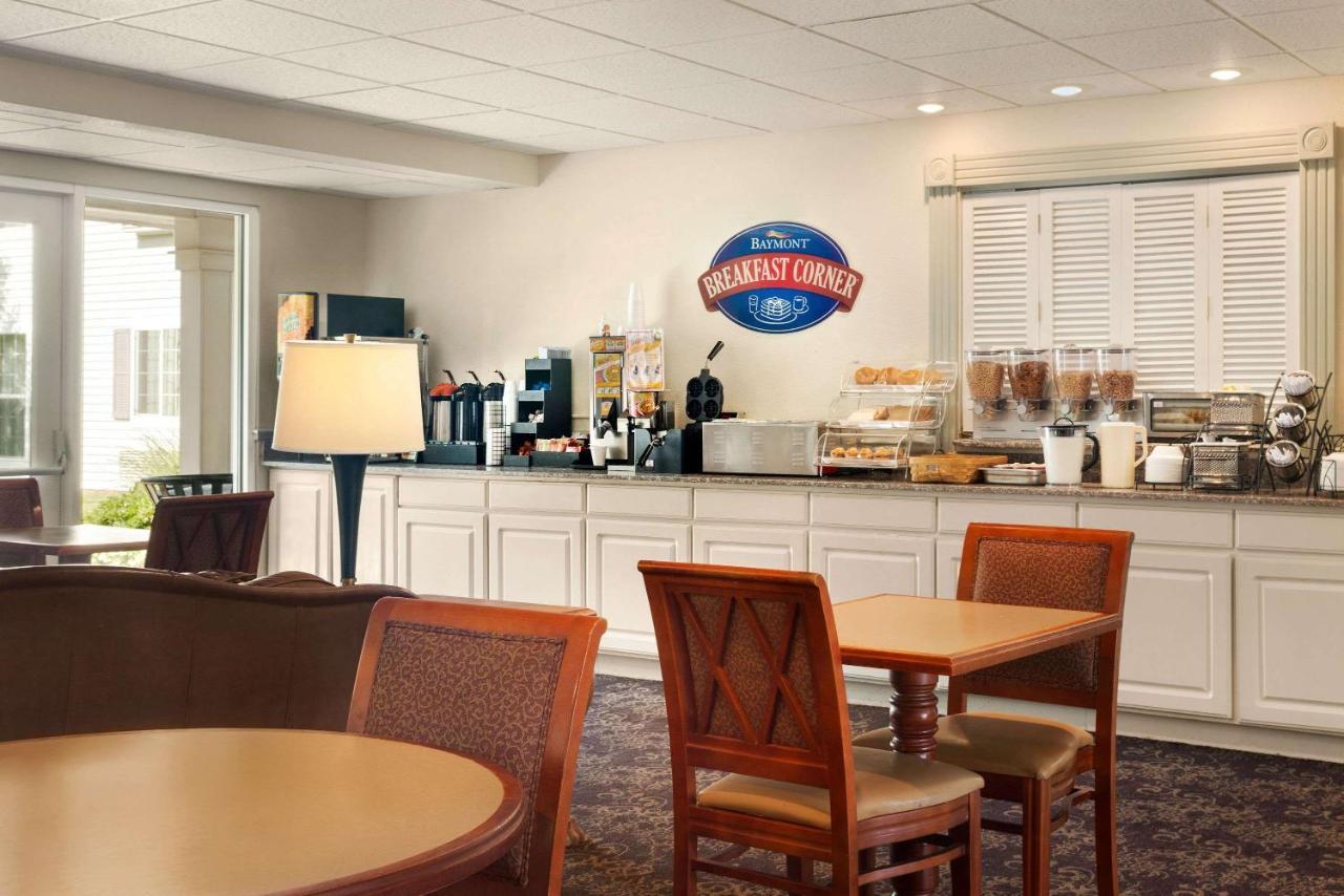 Baymont By Wyndham Wichita East Hotel Eksteriør billede